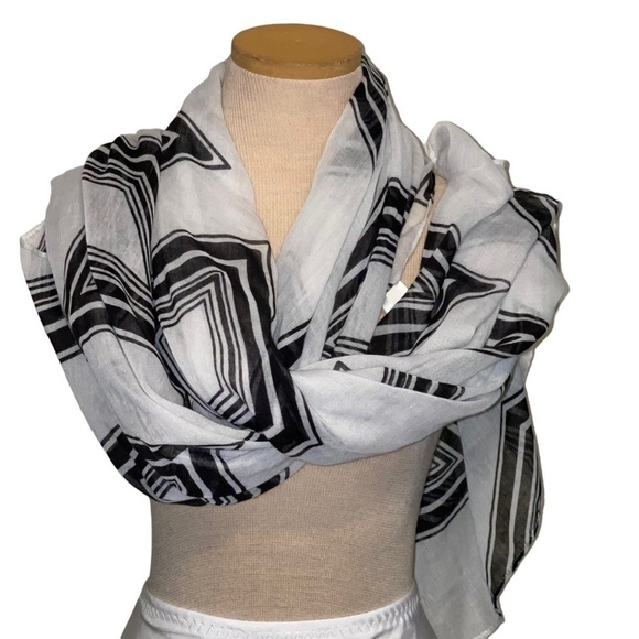 Scarf - Picture 1 of 2